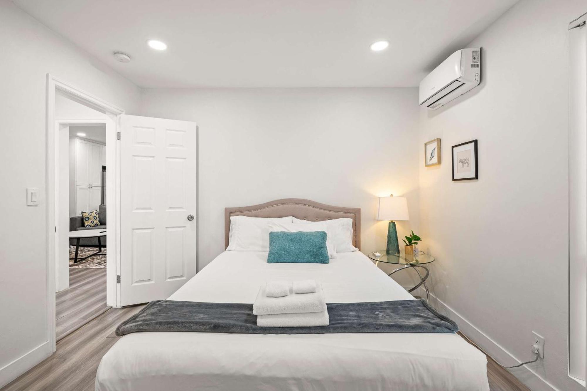 New Renovated 2B2B Apt Self Checkin Free Parking 1 Pasadena Luaran gambar